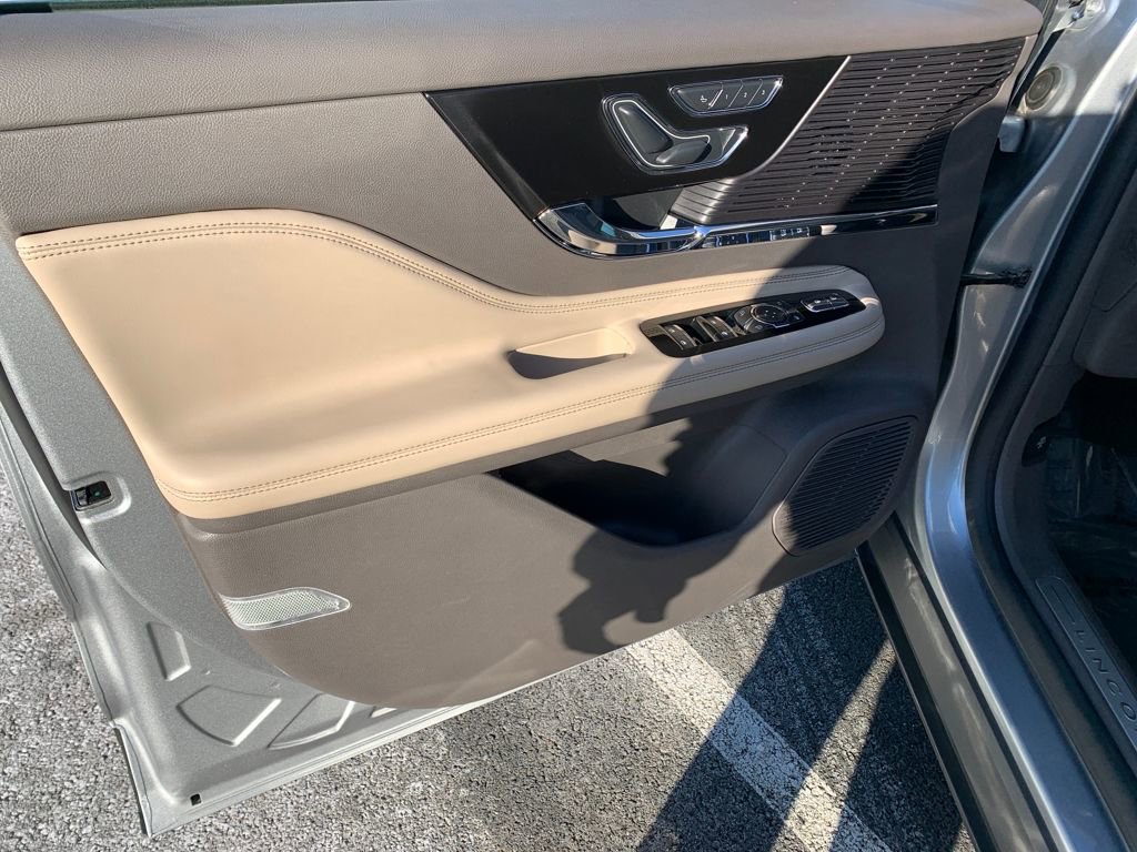 Certified 2022 Lincoln Corsair Reserve w/ Equipment Group 201A image 10