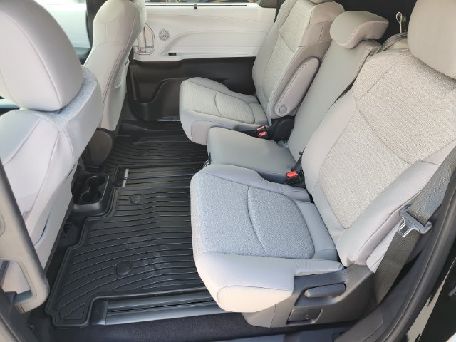New 2026 Toyota Sienna LE FWD image 24