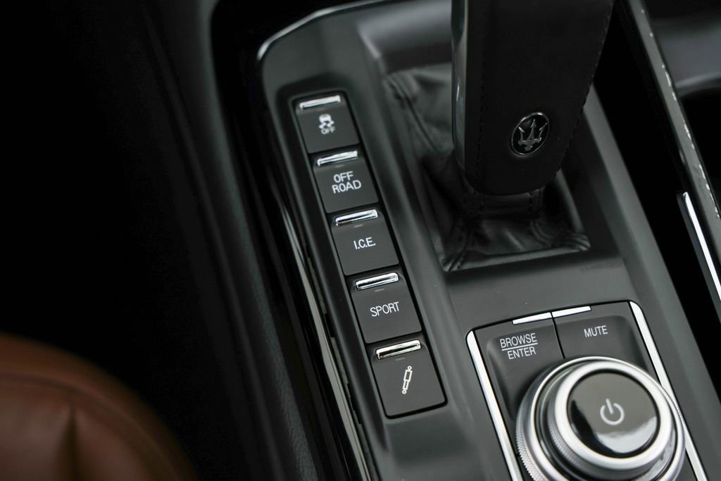 Used 2021 Maserati Levante image 12