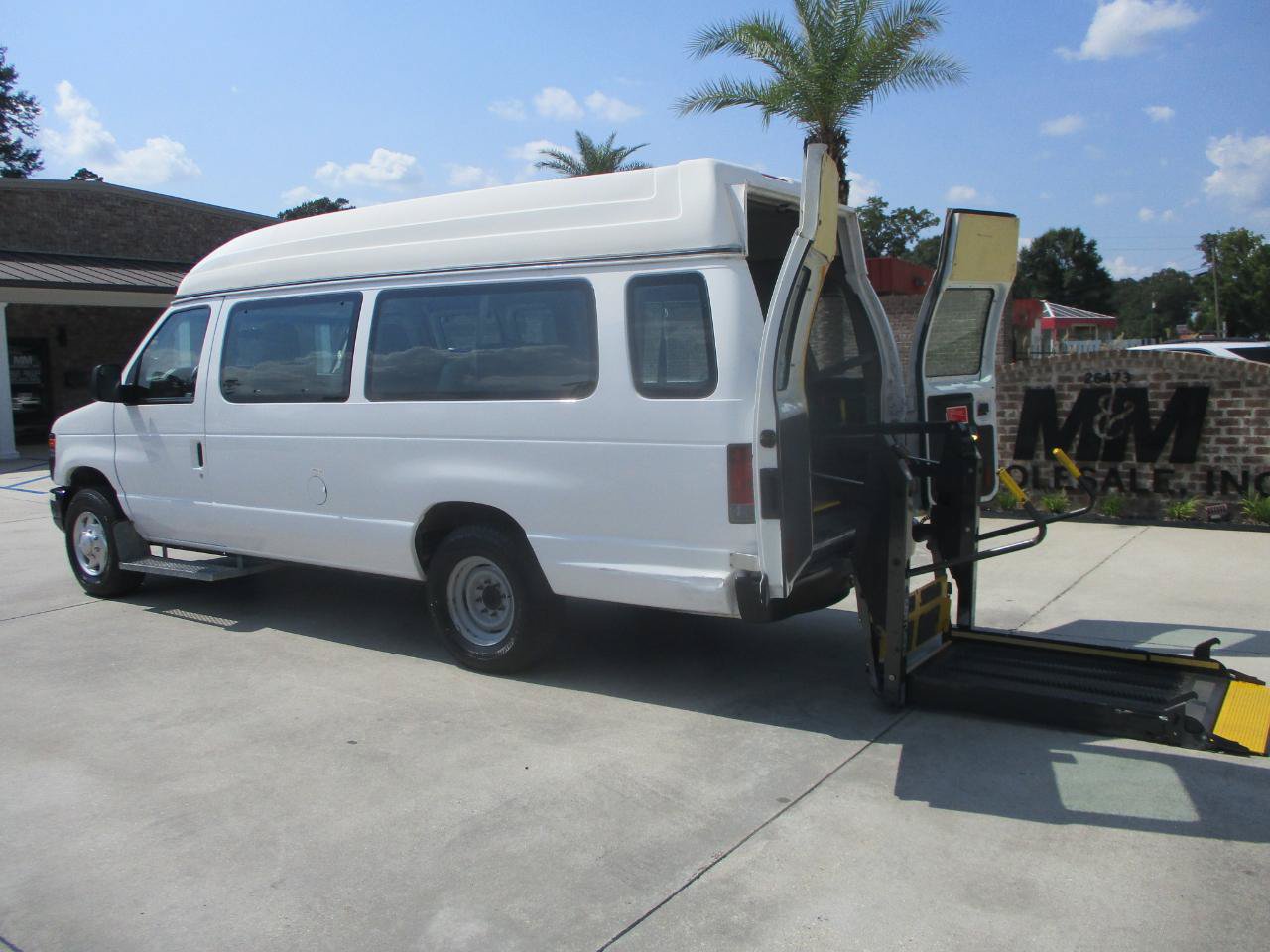 Used 2013 Ford E-250 and Econoline 250 Extended w/ PWR Group RWD image 3