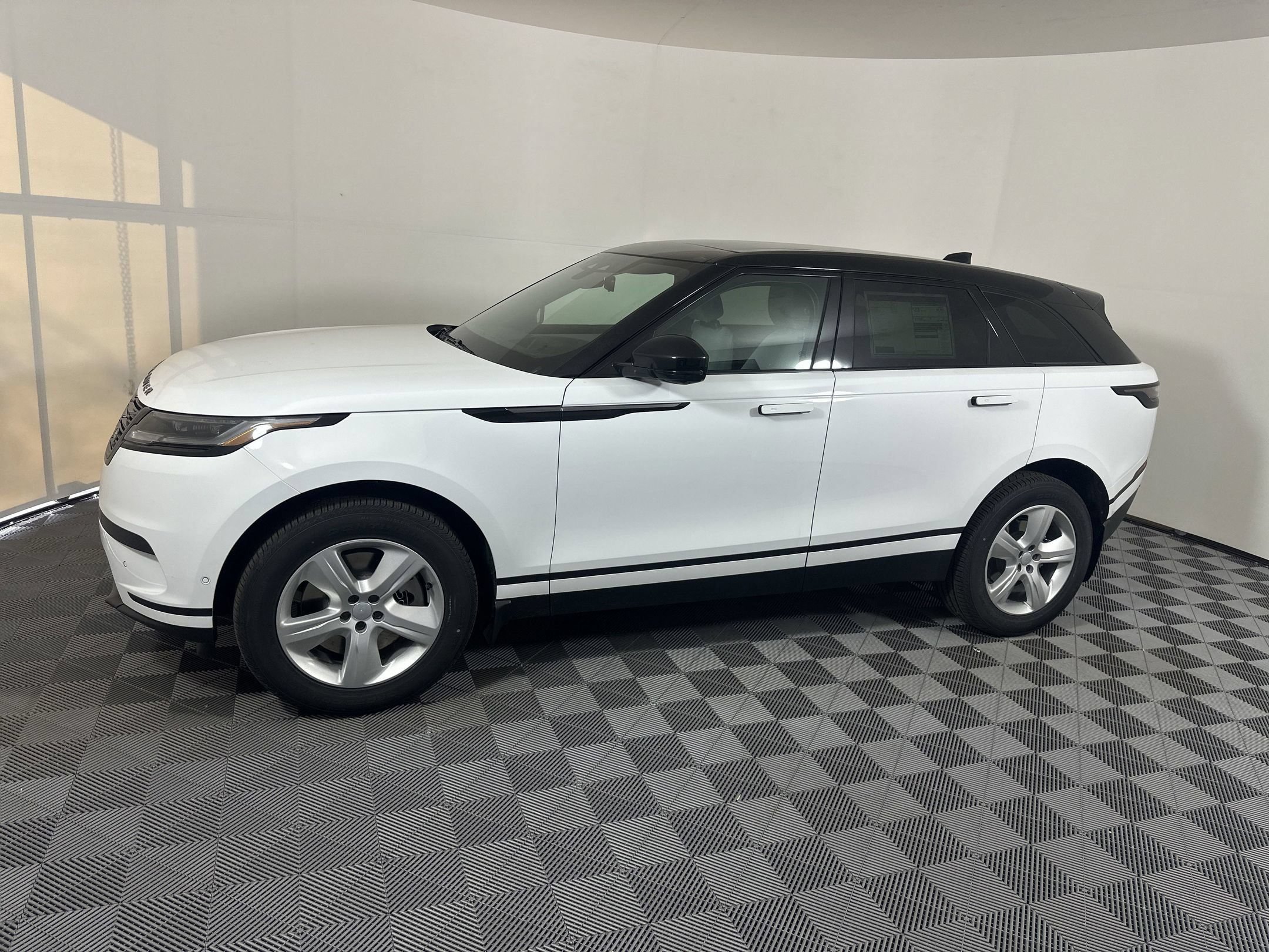 Certified 2026 Land Rover Range Rover Velar S AWD/4WD image 19