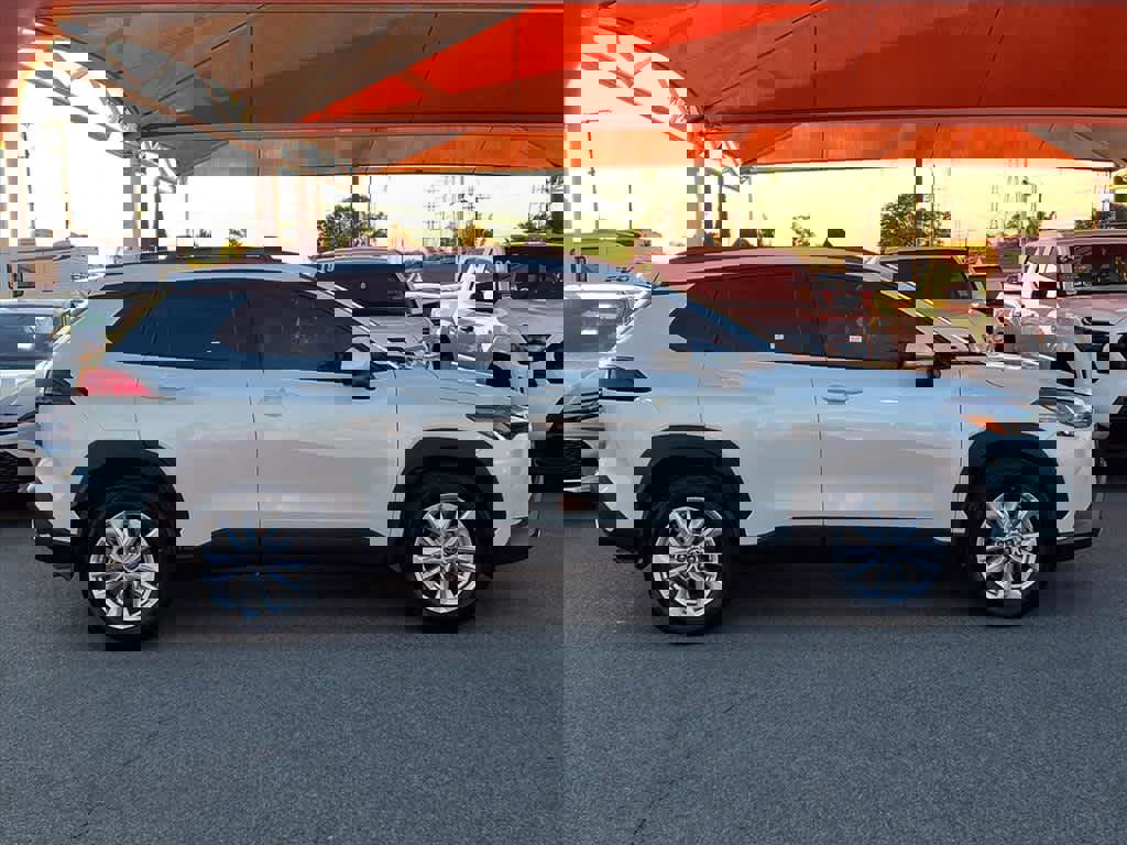 Certified 2023 Toyota Corolla Cross LE image 3