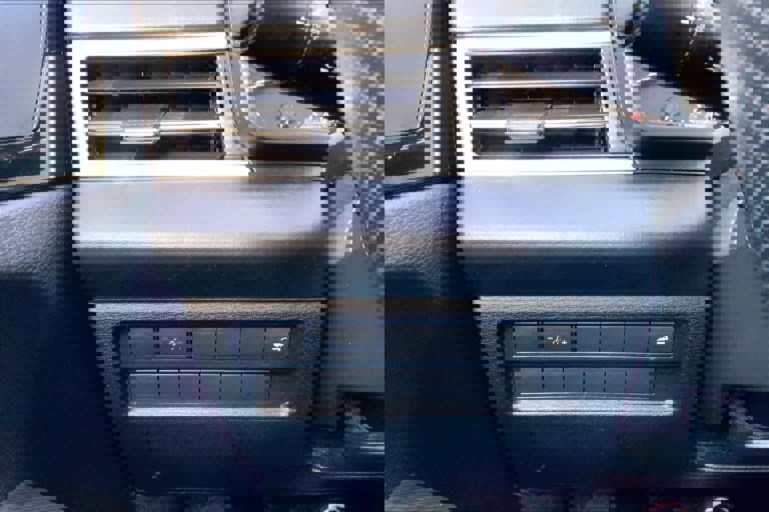 Used 2024 Mitsubishi Outlander SE image 33