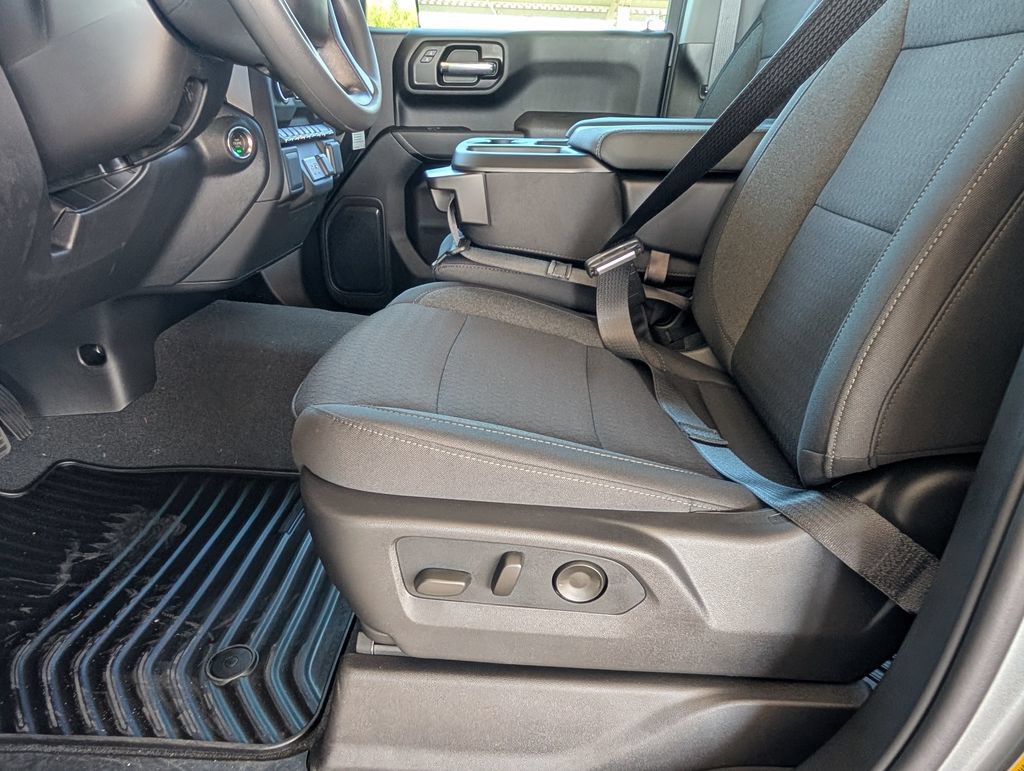 New 2026 Chevrolet Silverado 1500 Custom w/ LPO, Dark Essentials Package RWD image 9
