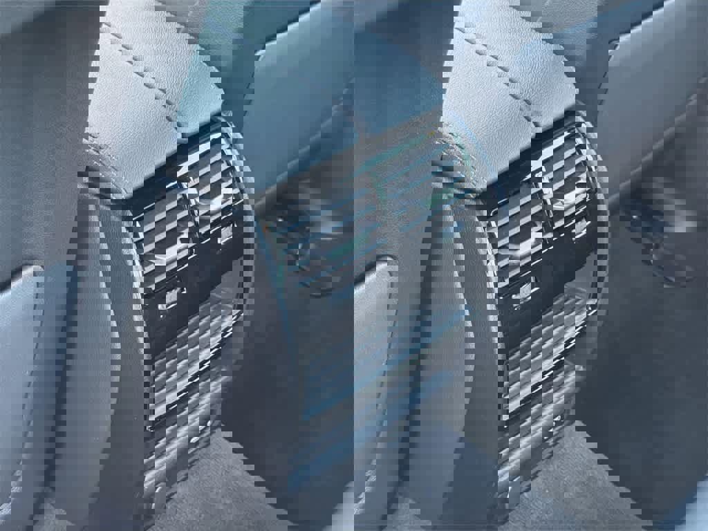 Used 2023 BMW 530e xDrive image 31