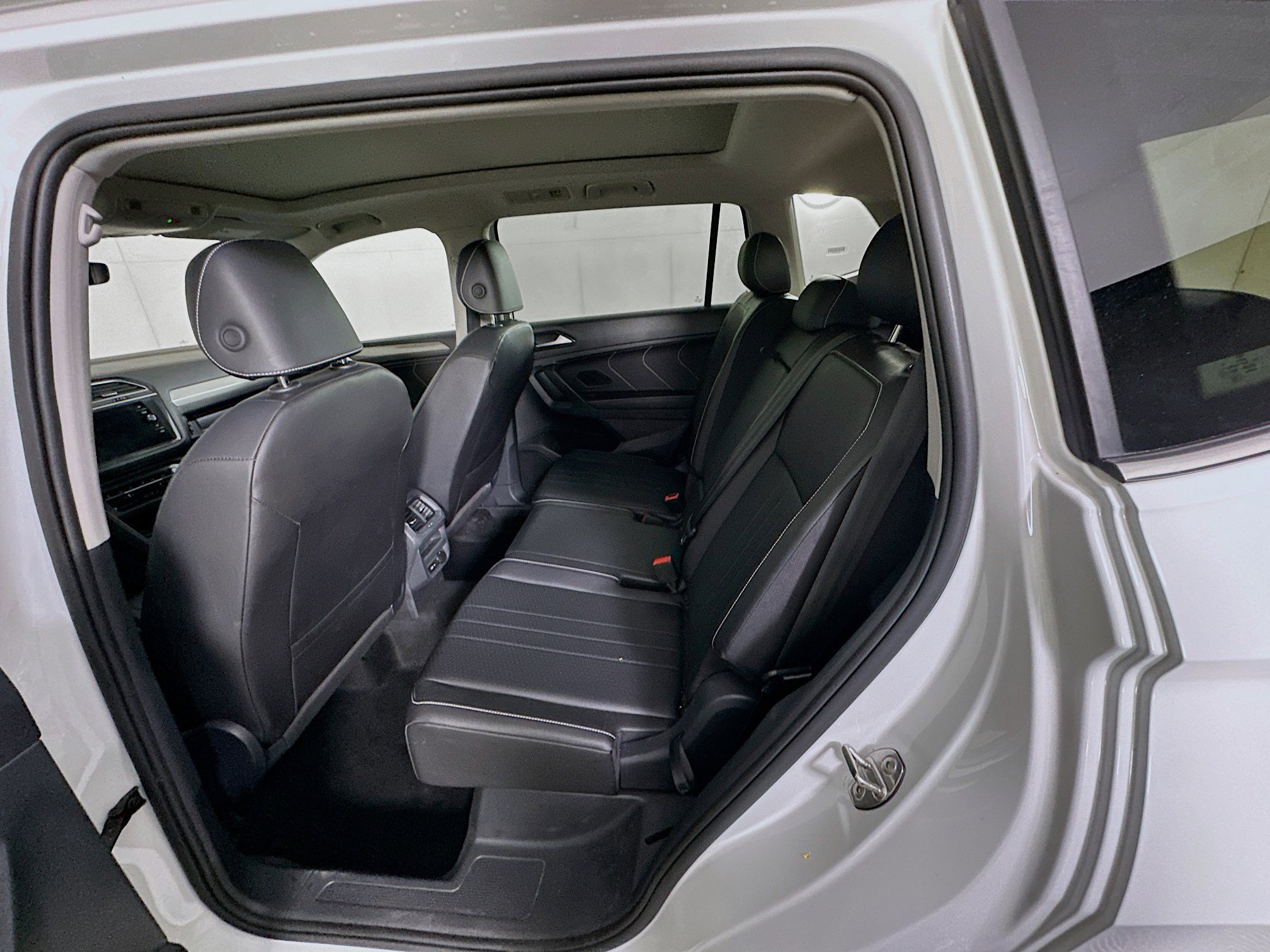 Used 2024 Volkswagen Tiguan SE image 26