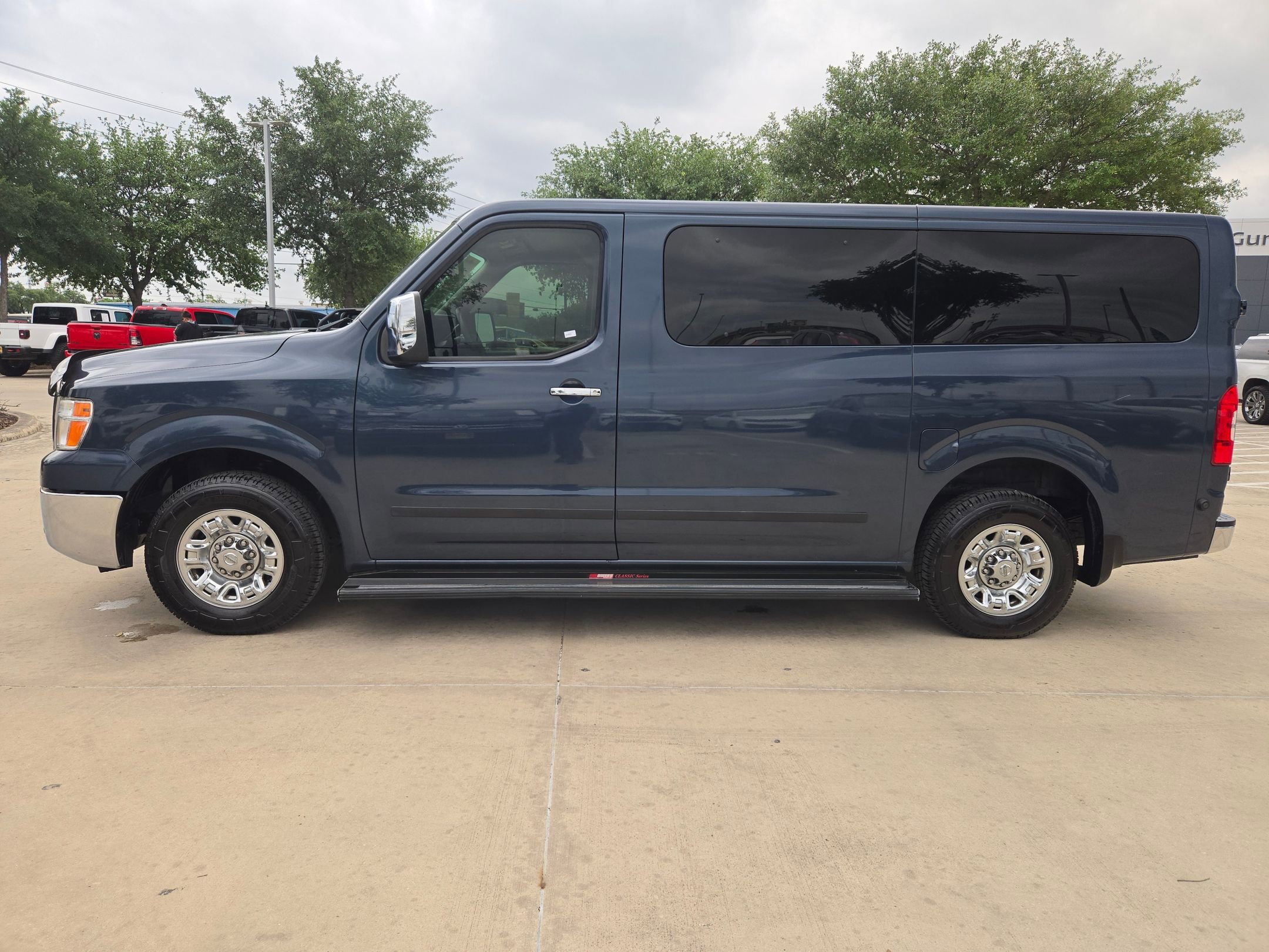 Used 2016 Nissan NV 3500 SL image 7