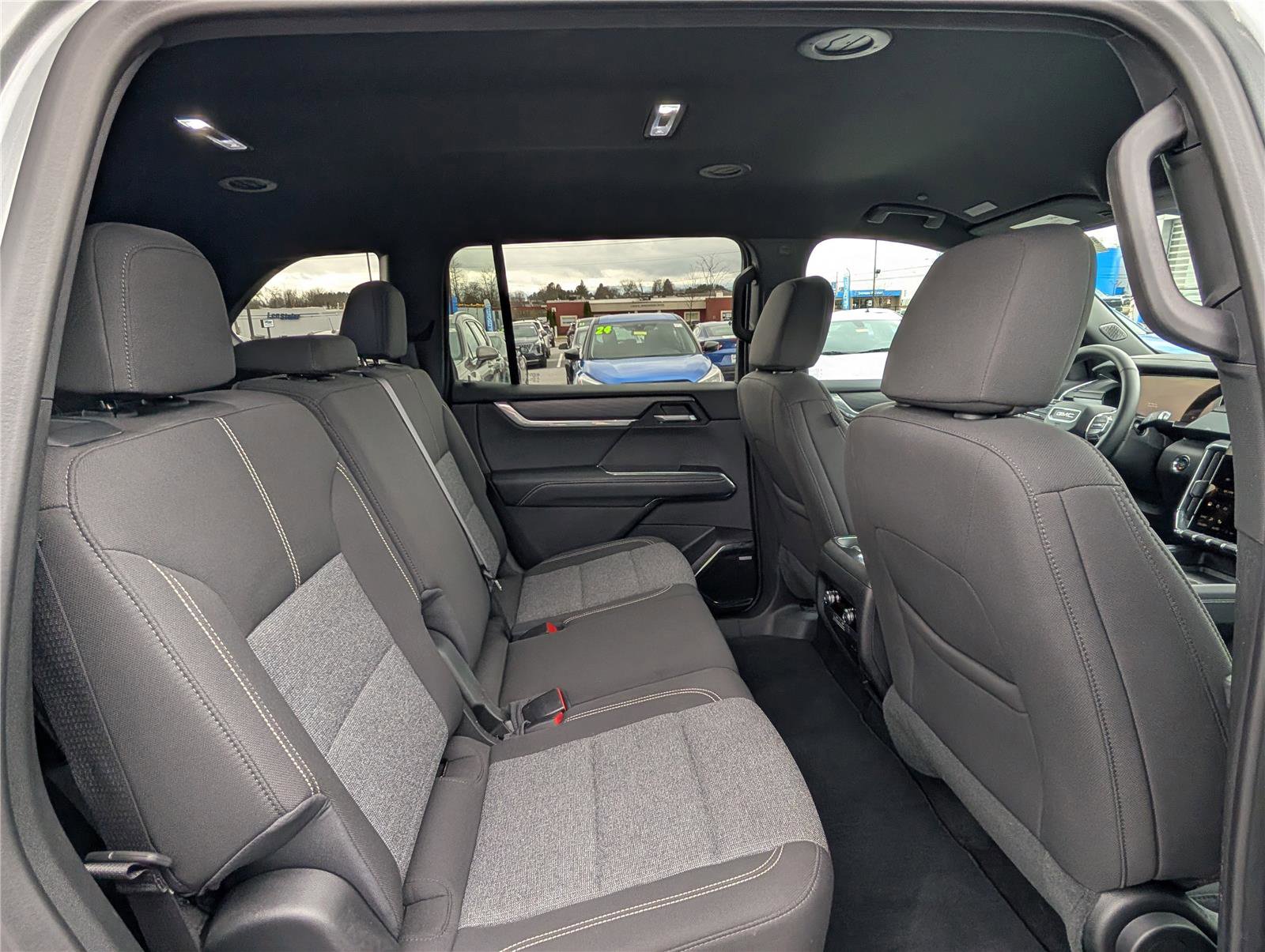 Used 2025 GMC Acadia Elevation image 11