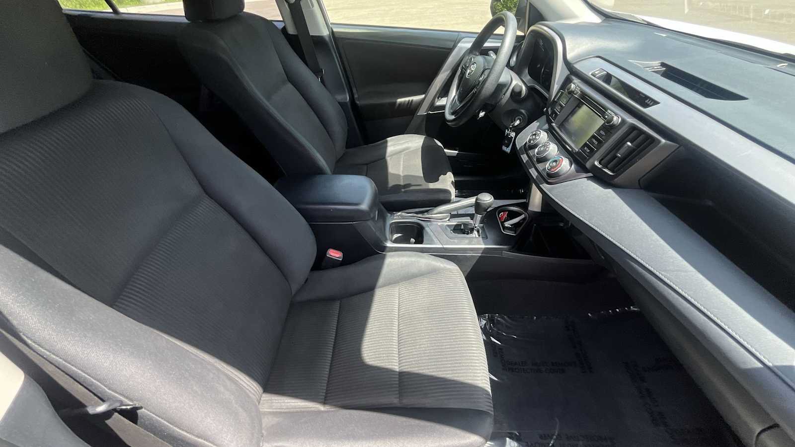 Used 2017 Toyota RAV4 LE AWD/4WD image 11