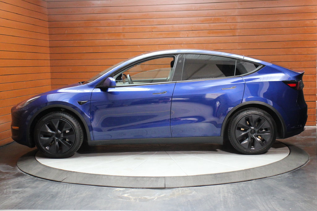 Used 2024 Tesla Model Y 2WD image 6