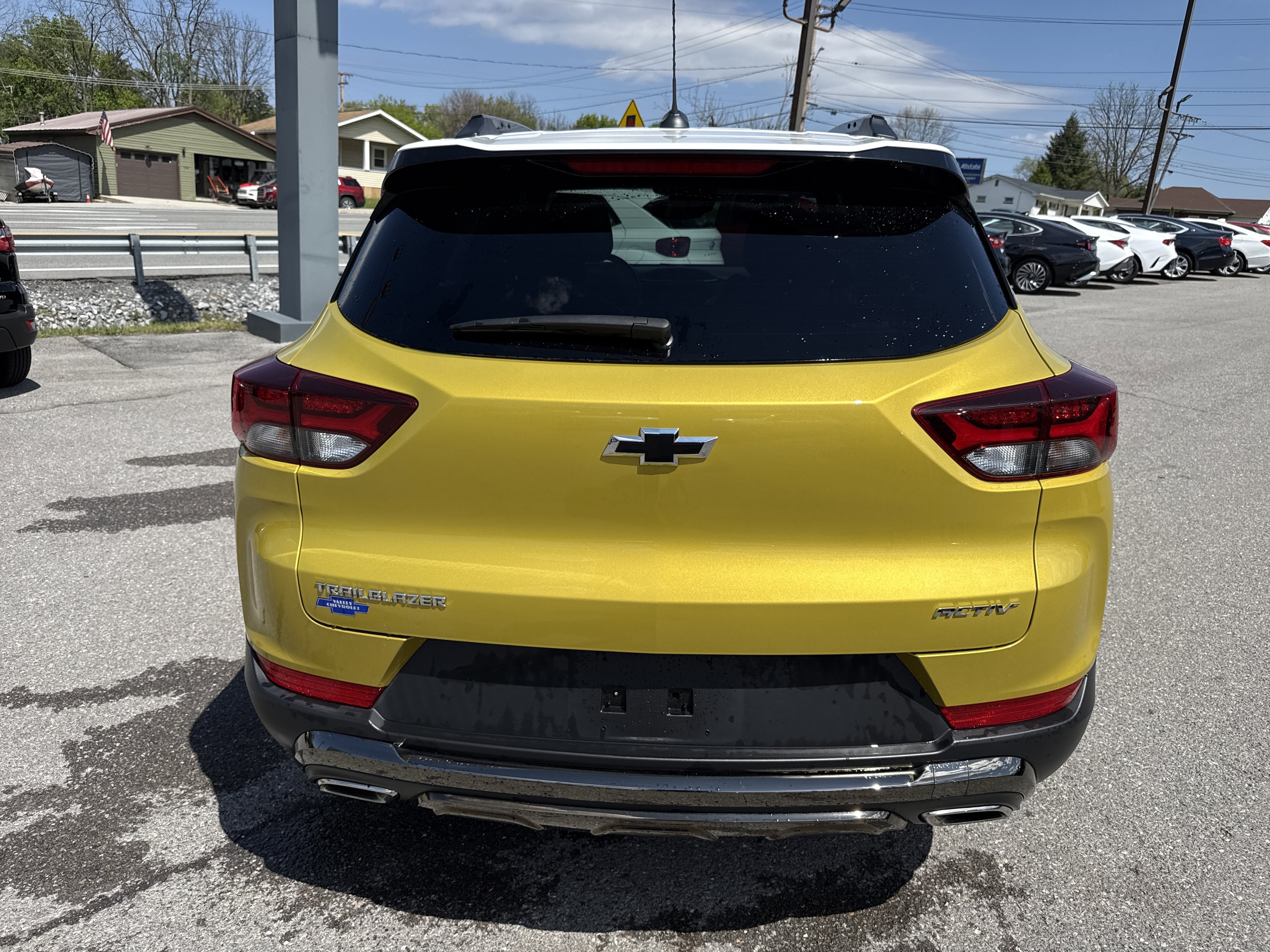 Used 2023 Chevrolet TrailBlazer ACTIV w/ Sun and Liftgate Package FWD image 4