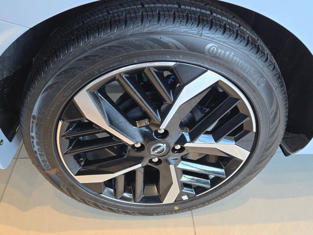 Used 2025 Nissan Versa SR w/ Trunk Package image 9