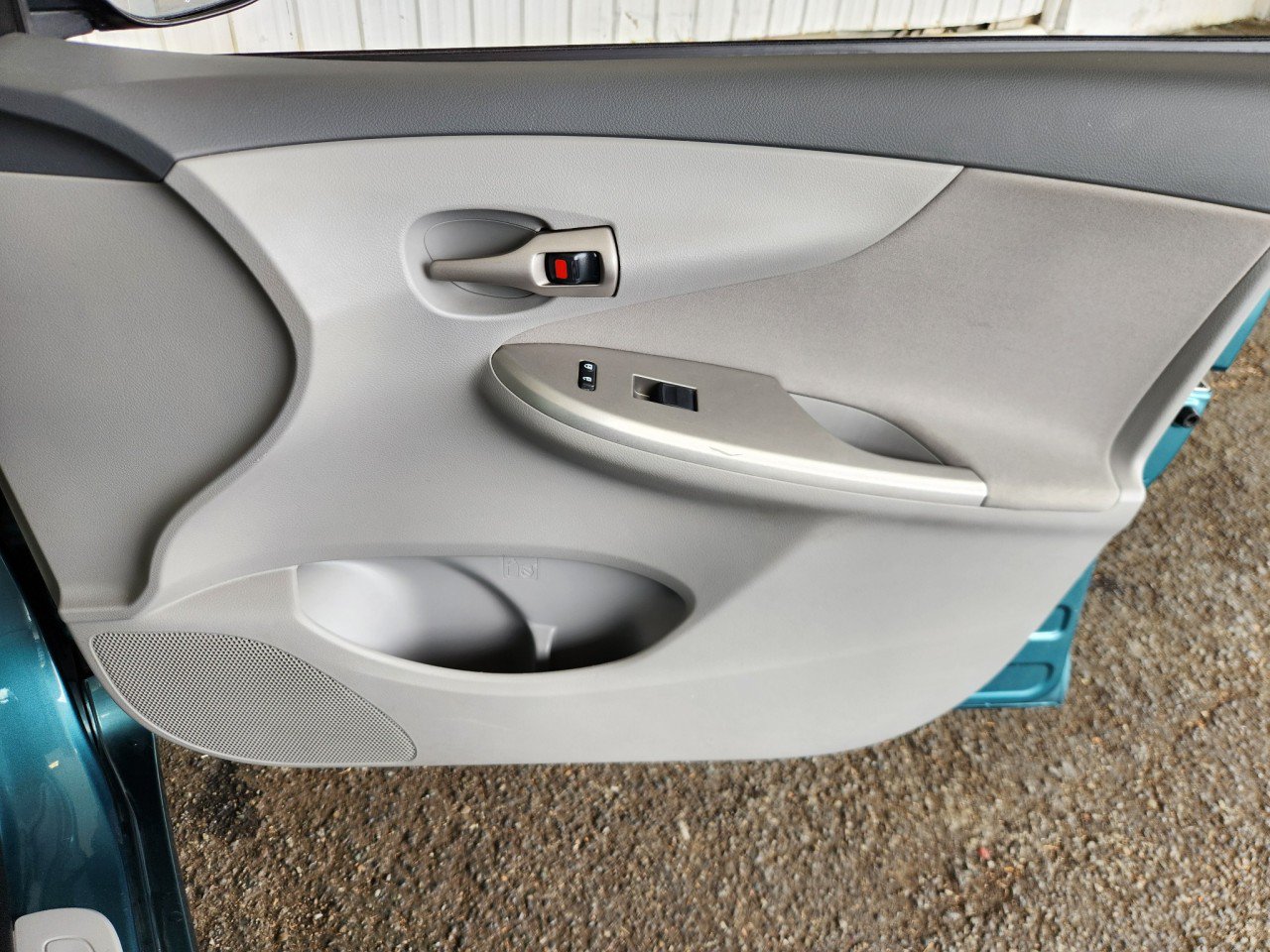Used 2010 Toyota Corolla LE FWD image 14