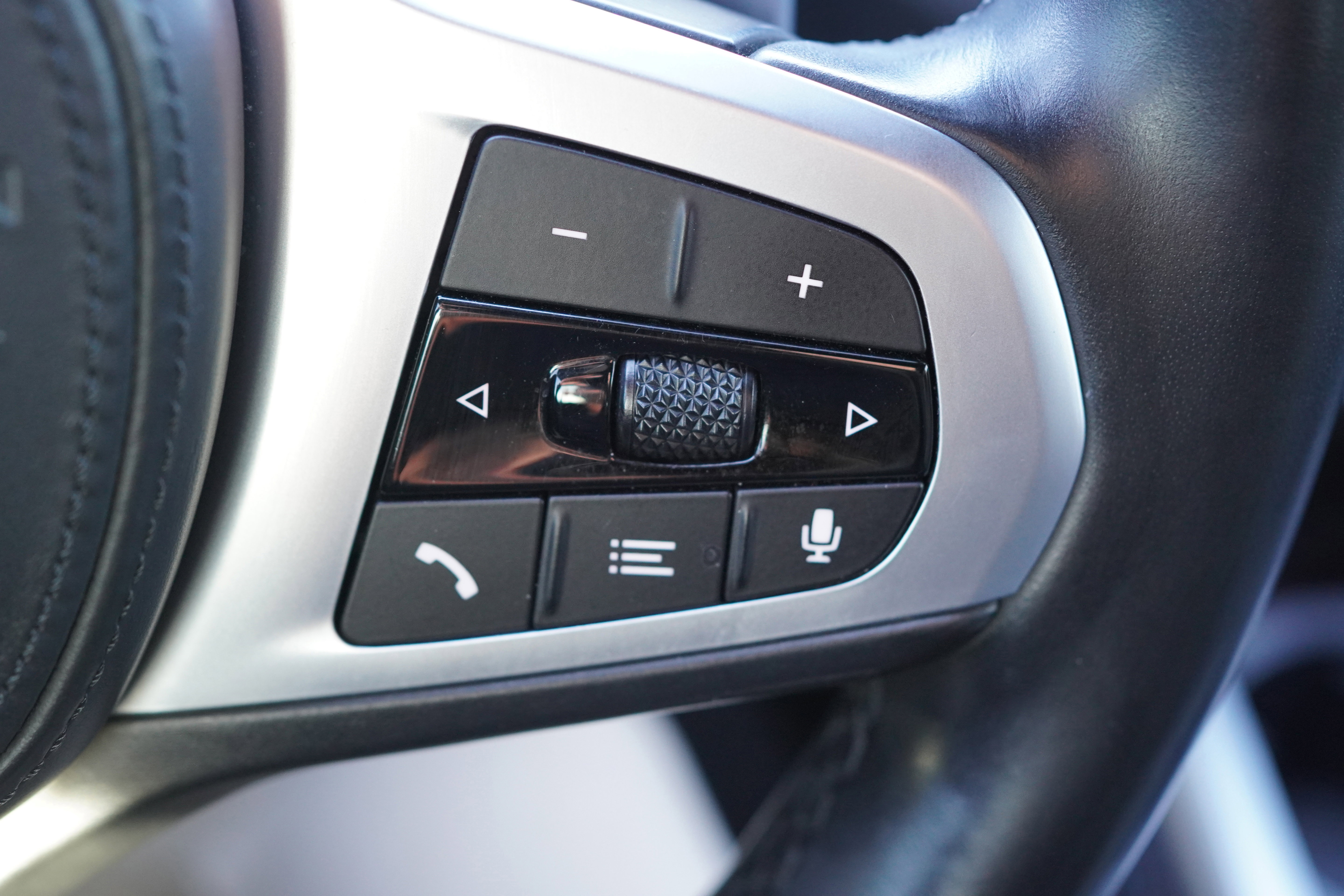 Used 2022 BMW 440i xDrive Convertible w/ Premium Package image 34