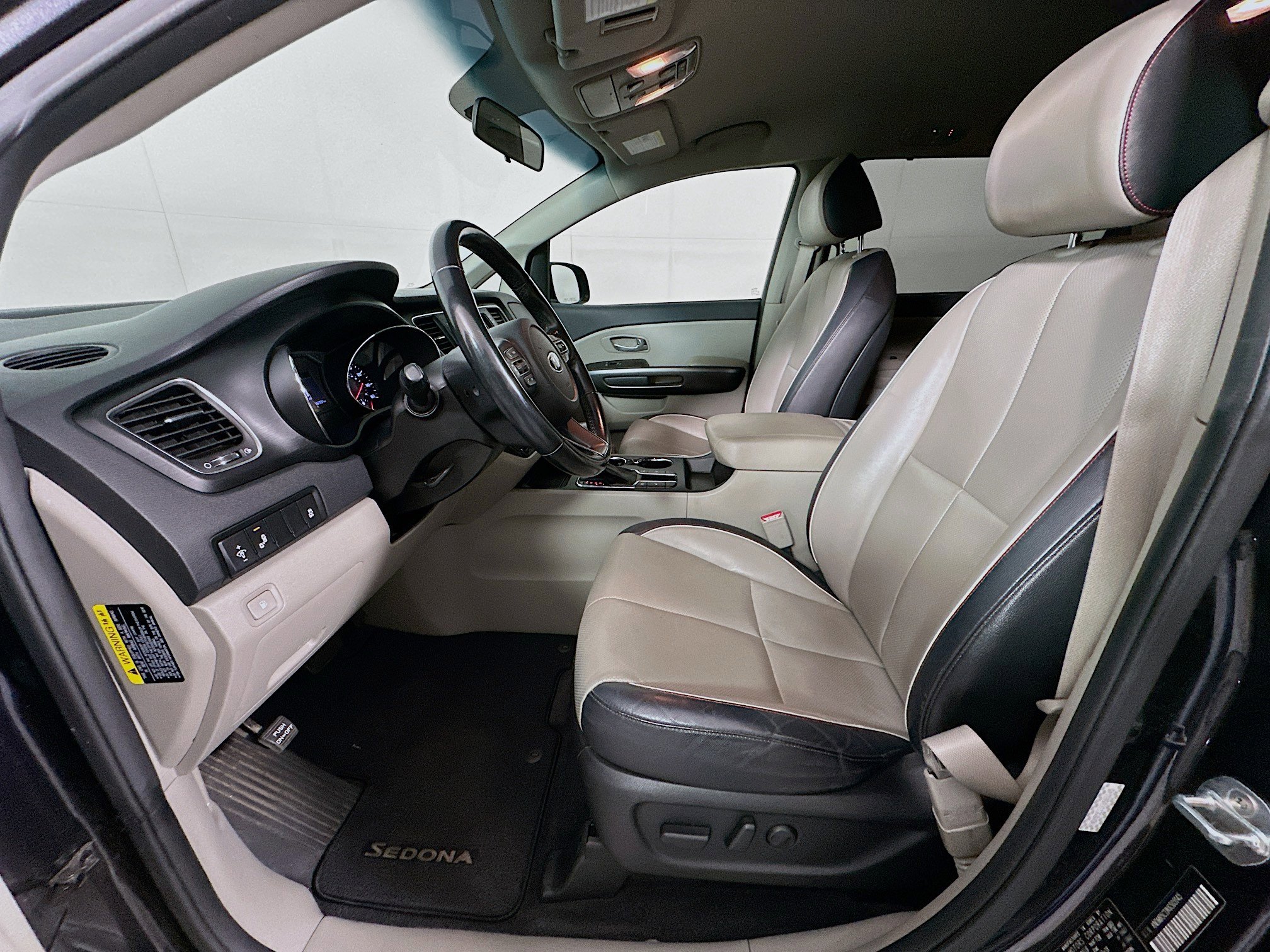 Used 2019 Kia Sedona EX image 13