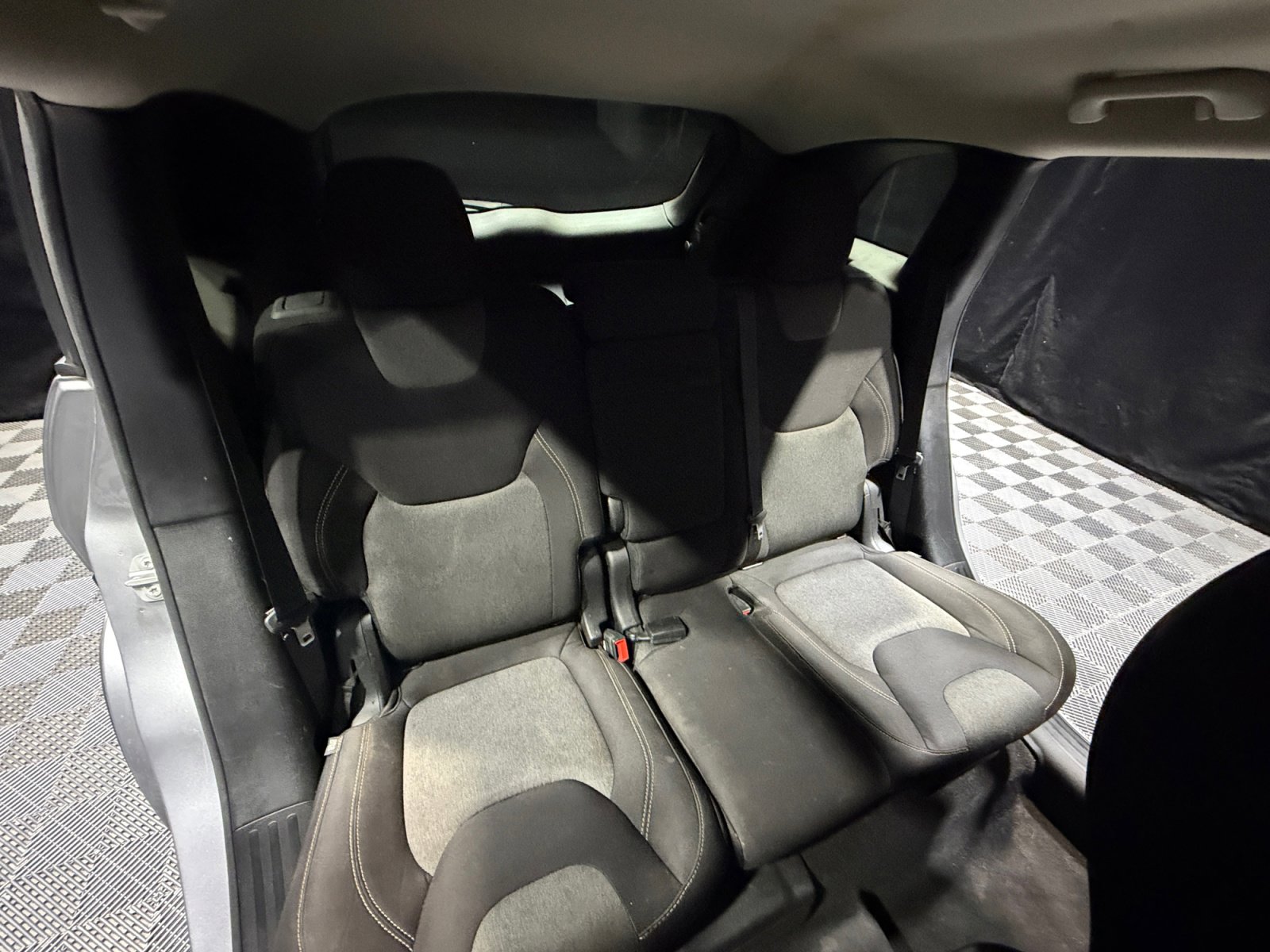 Used 2017 Jeep Cherokee Sport AWD/4WD image 18