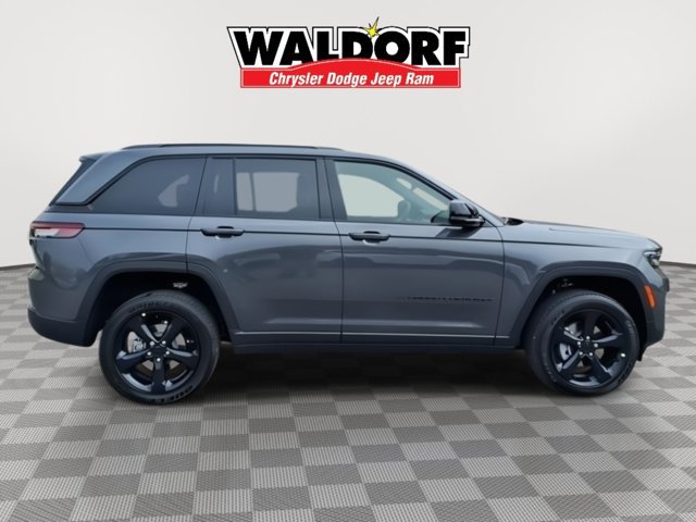 New 2025 Jeep Grand Cherokee 4WD image 2