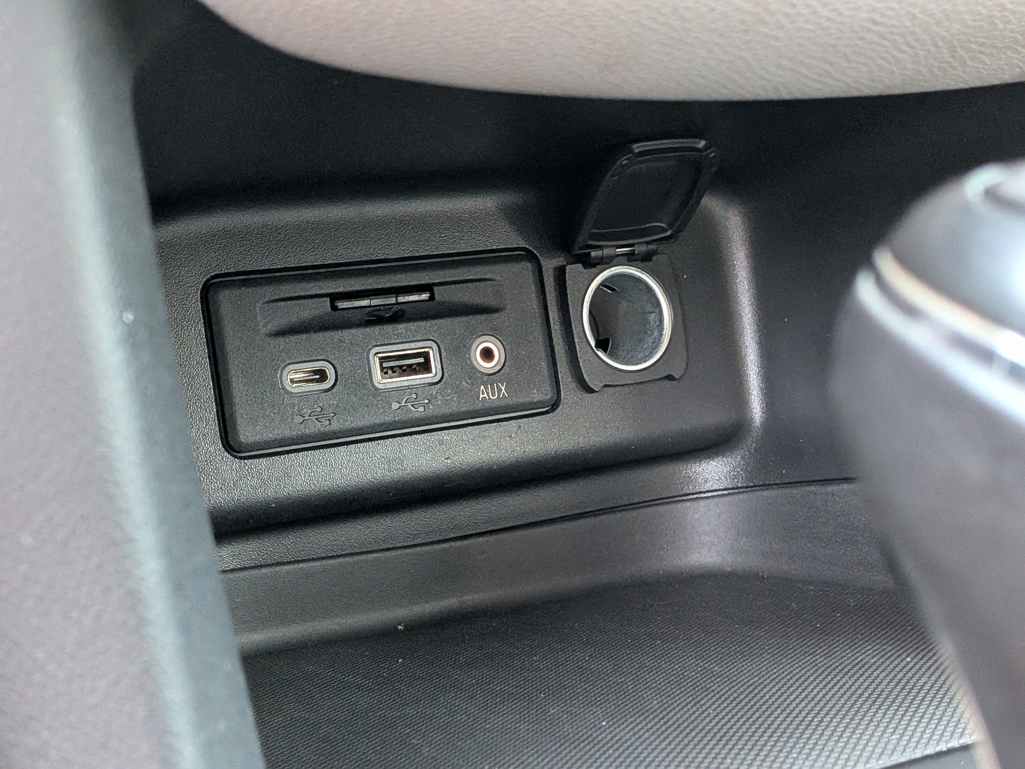 Used 2019 Chevrolet Equinox LT w/ Sun & Navigation Package FWD image 31