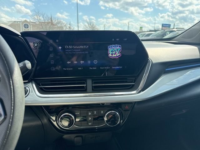 Used 2025 Chevrolet Trax LT image 17