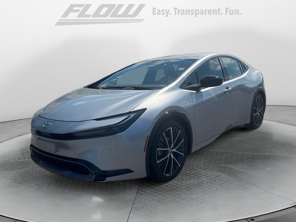 Used 2025 Toyota Prius XLE FWD image 3