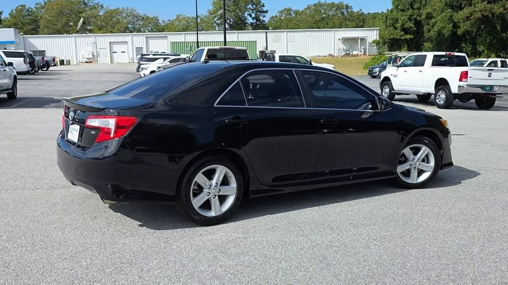 Used 2012 Toyota Camry SE FWD image 8