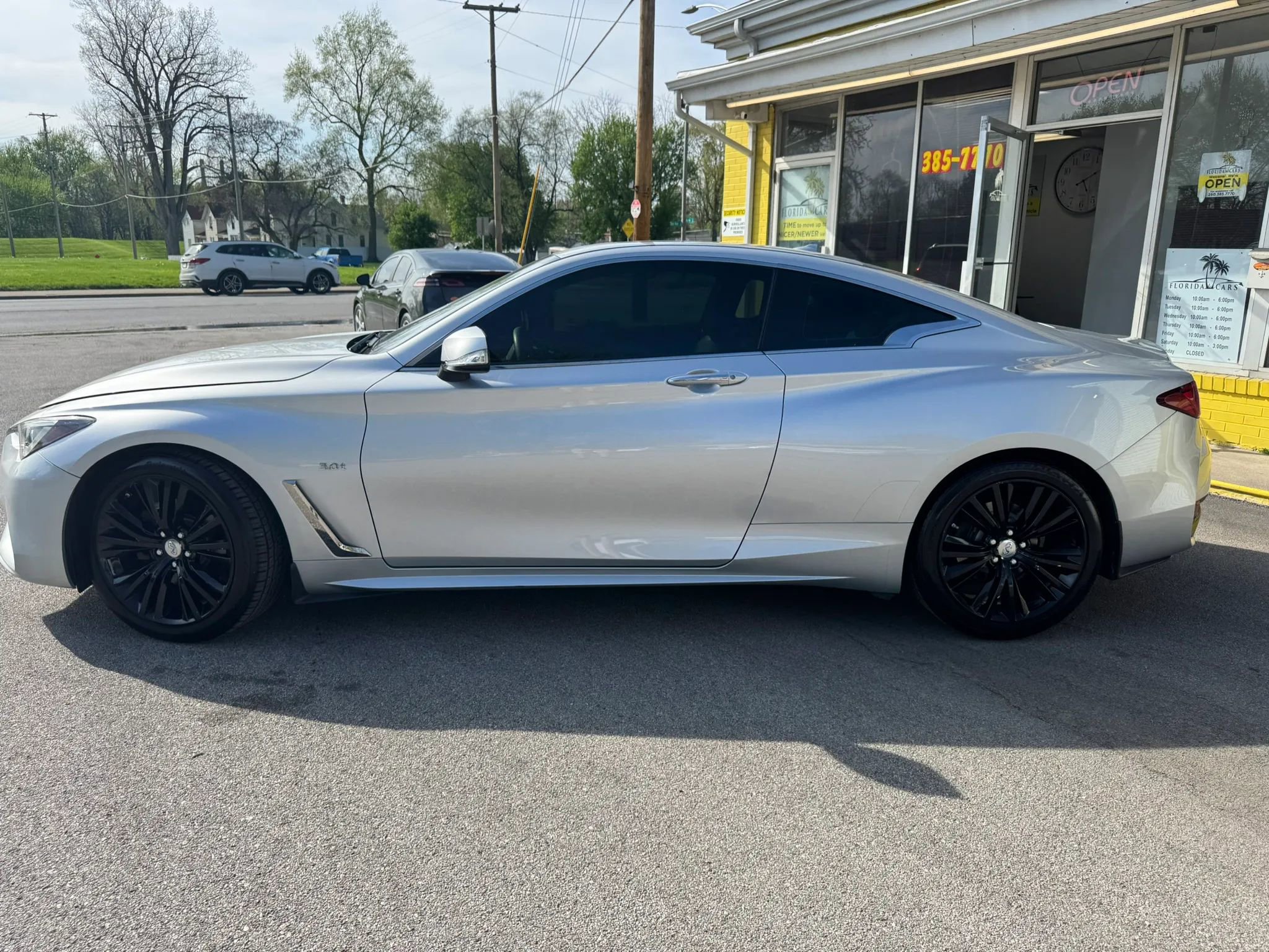 Used 2017 INFINITI Q60 3.0t w/ Premium Plus Package 3.0T AWD/4WD image 3
