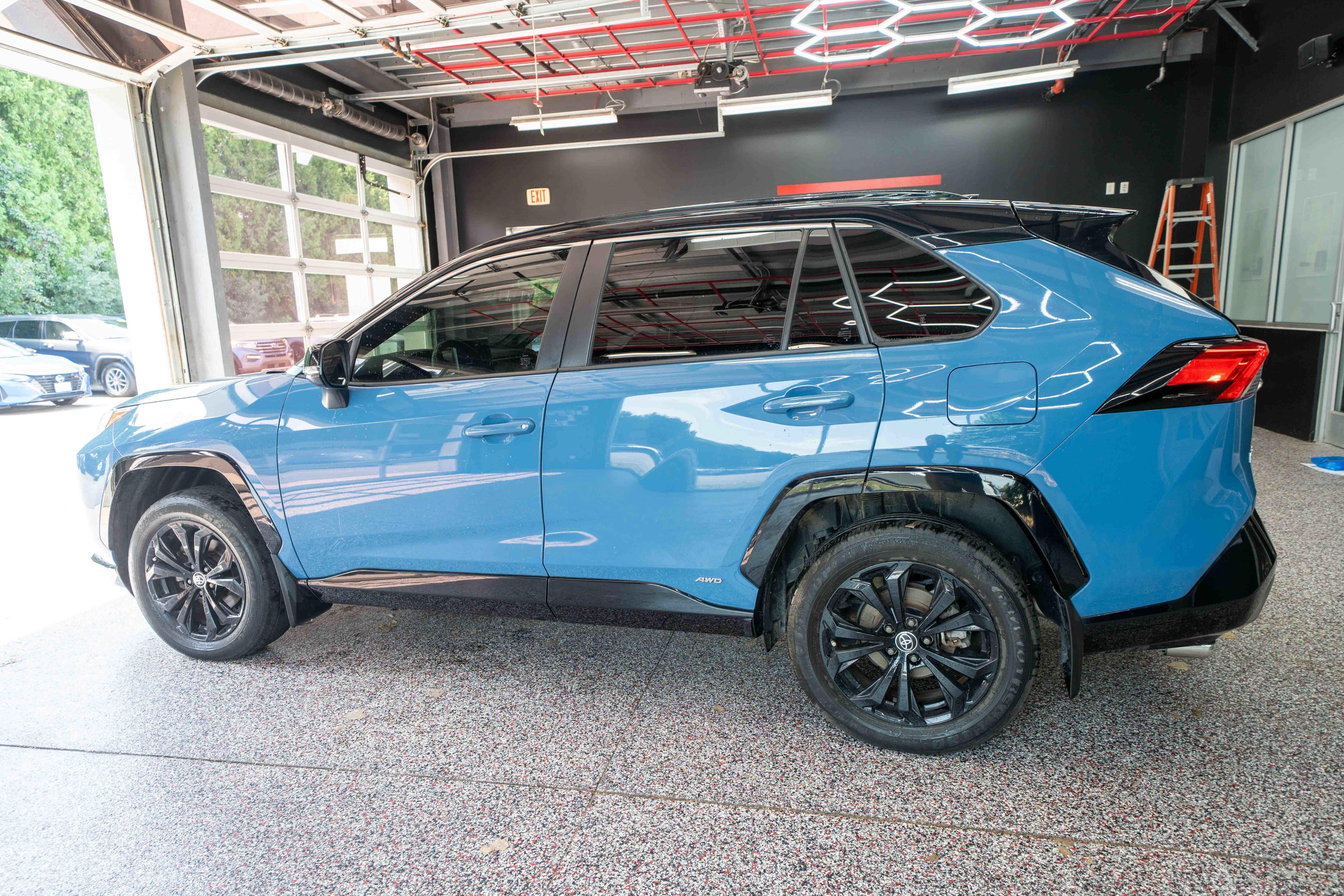 Used 2022 Toyota RAV4 XSE AWD/4WD image 2