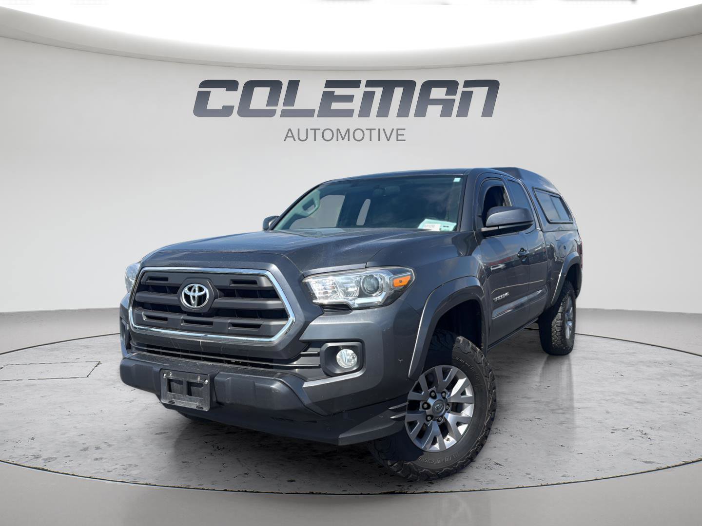 Used 2017 Toyota Tacoma SR5 w/ SR5 Appearance Package (SM) AWD/4WD image 1