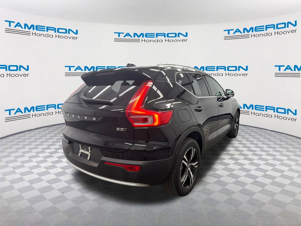 Used 2023 Volvo XC40 B5 Plus image 5