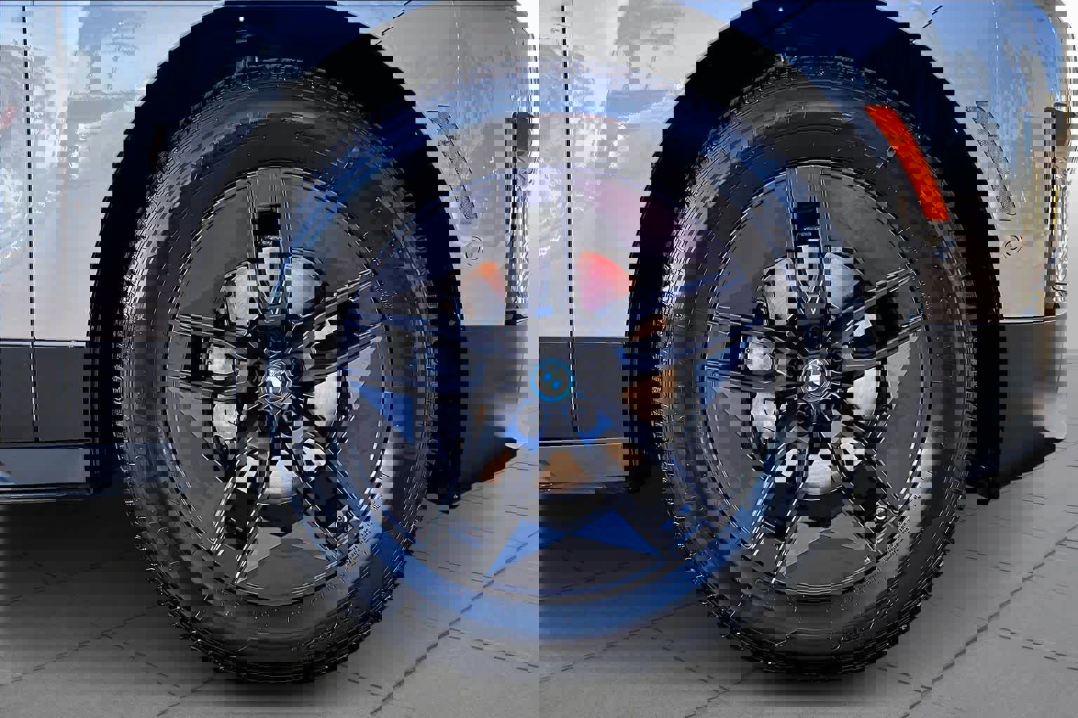 Used 2023 BMW iX xDrive50 image 10