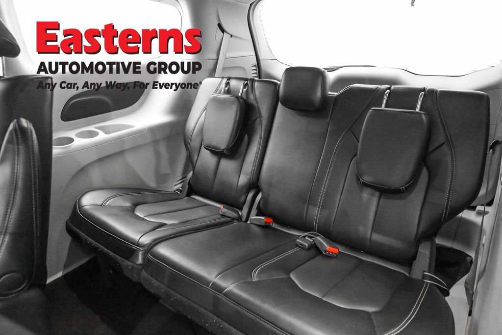 Used 2023 Chrysler Pacifica Touring-L image 23