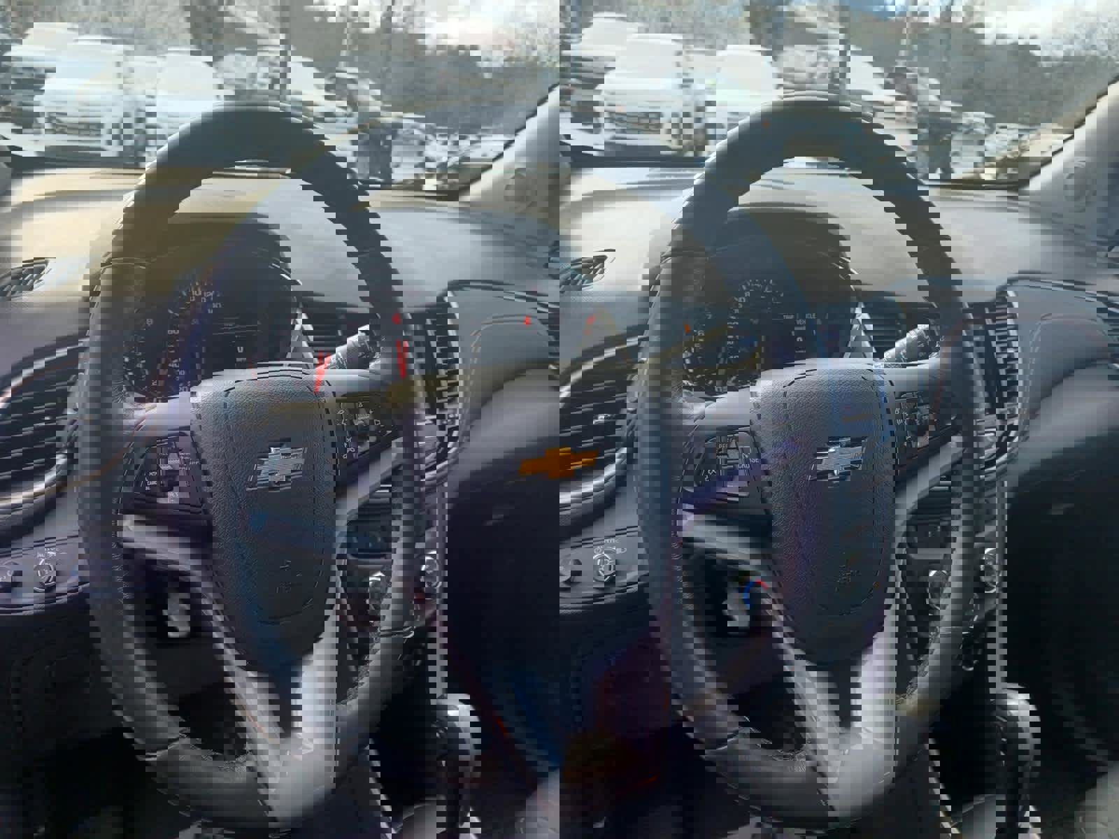 Used 2022 Chevrolet Trax LT w/ LT Convenience Package image 9