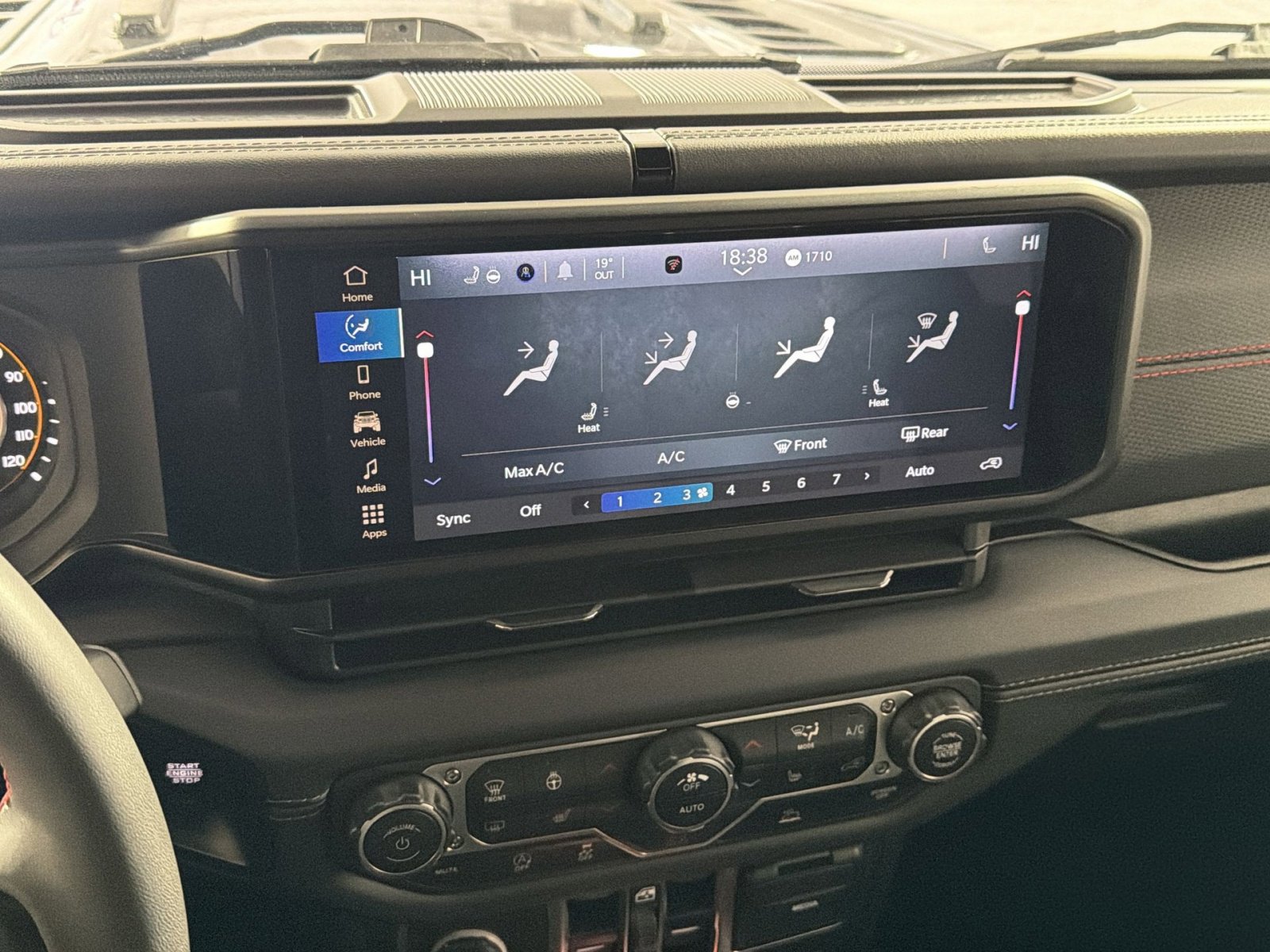 Used 2024 Jeep Wrangler Unlimited Rubicon w/ Convenience Group image 20