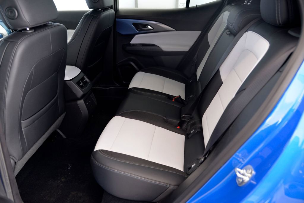 Used 2025 Chevrolet Equinox EV LT w/ Convenience Package II image 28