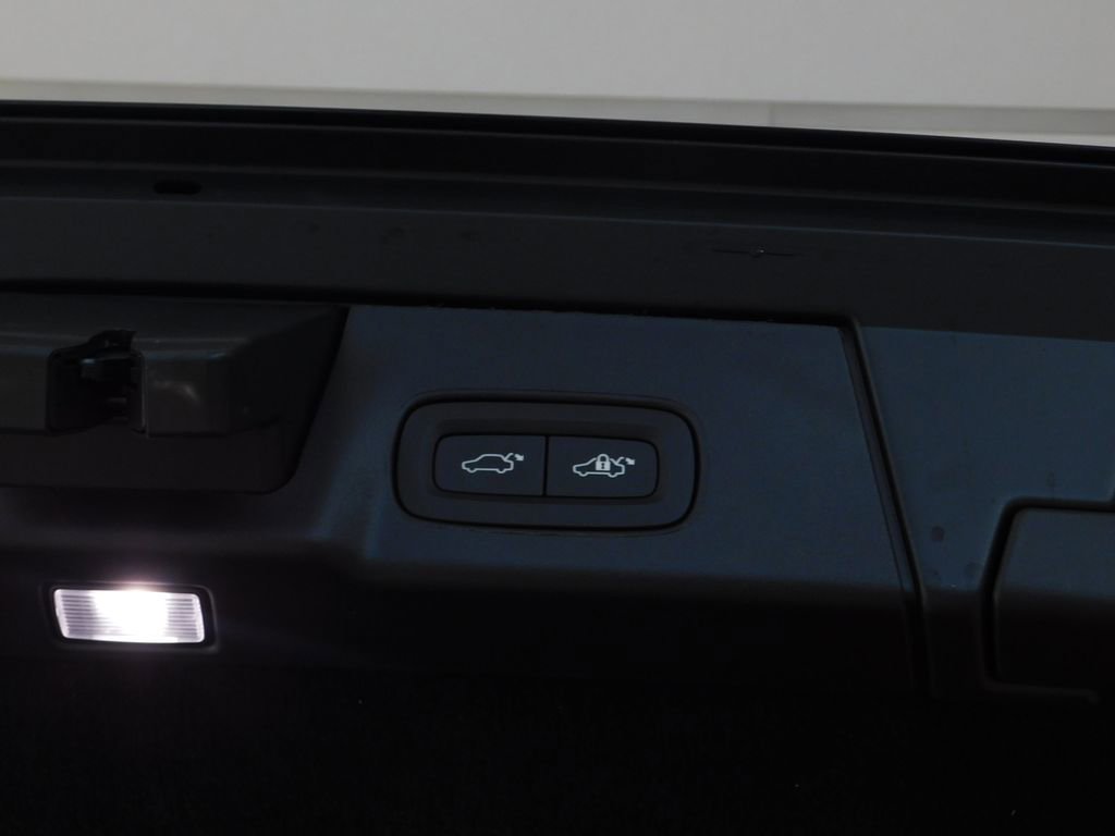 Used 2026 Volvo V90 B6 Cross Country Ultra image 86