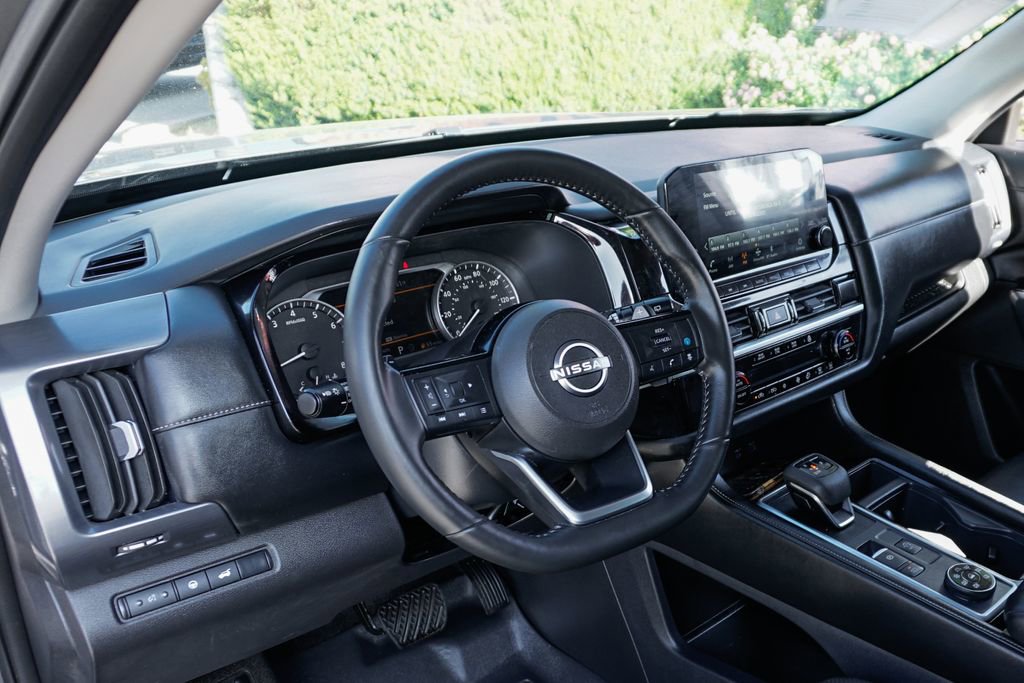 Used 2025 Nissan Pathfinder SL image 20