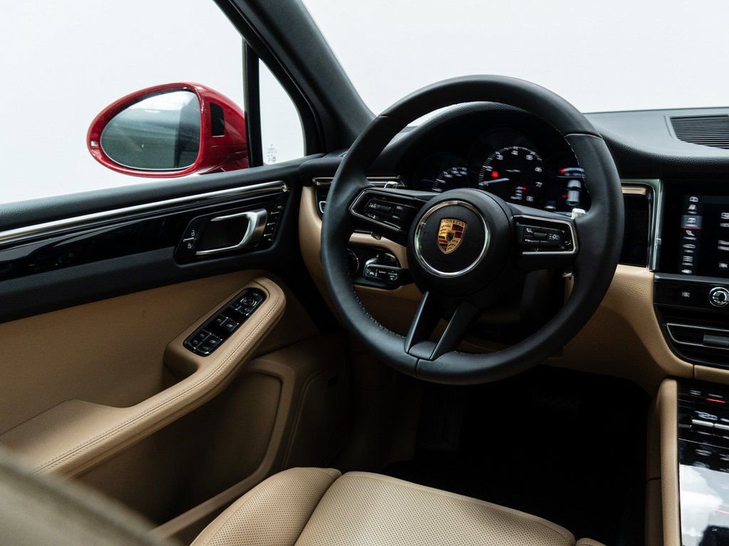 Used 2025 Porsche Macan image 27