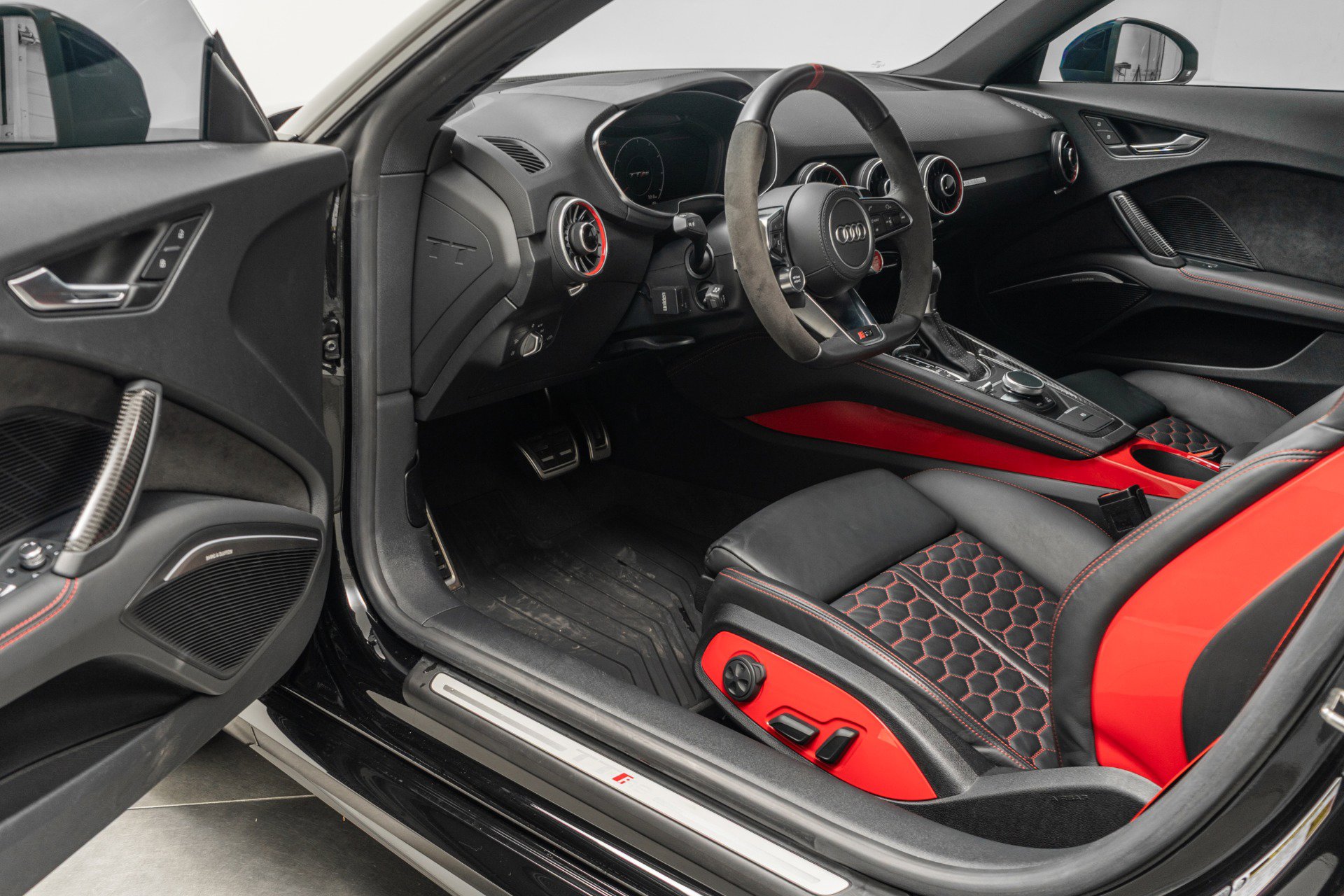 Used 2019 Audi TT RS -Low Miles, Black Optic, Techn image 23