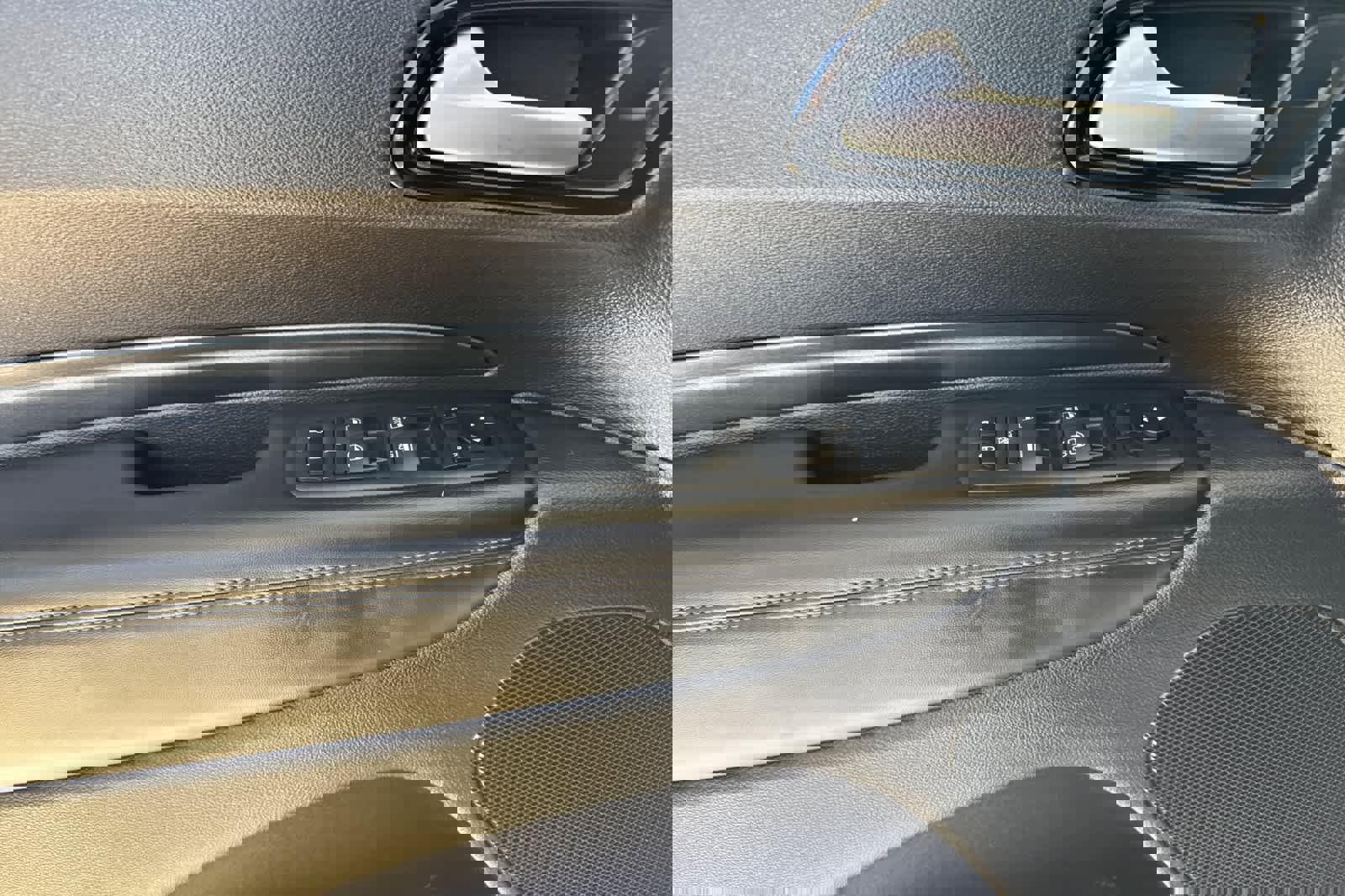 Used 2022 Dodge Durango SXT image 12