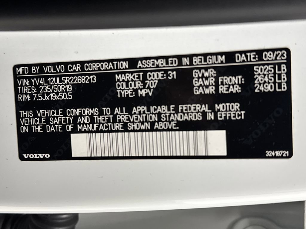 Used 2024 Volvo XC40 B5 Plus w/ Climate Package image 38