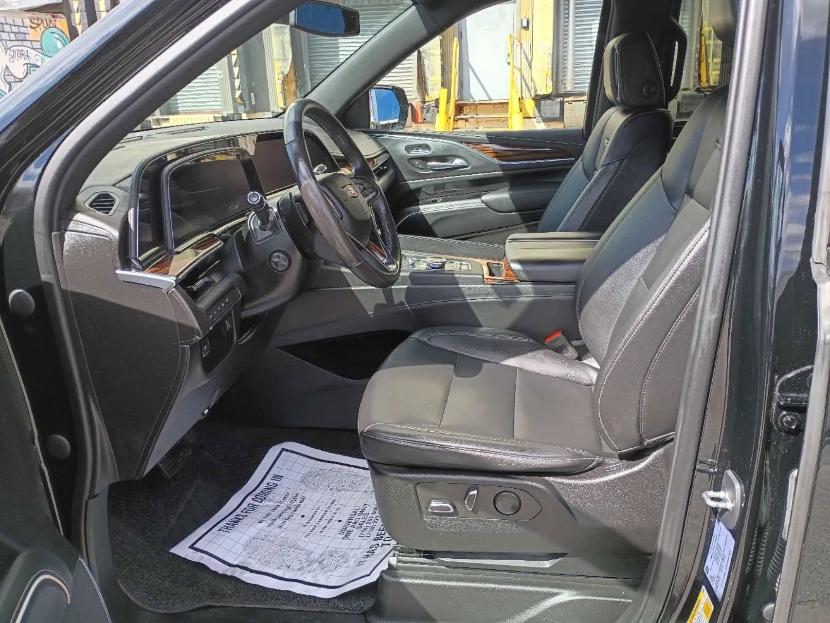 Used 2023 Cadillac Escalade ESV Luxury image 15