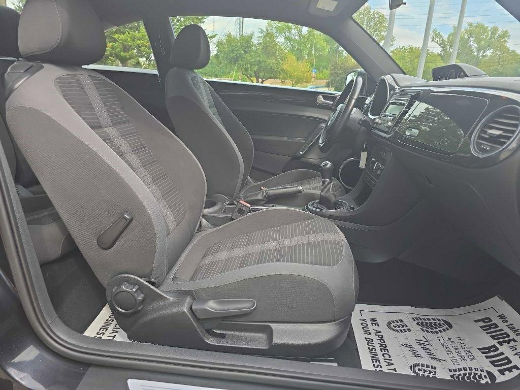 Used 2012 Volkswagen Beetle 2.0T image 20