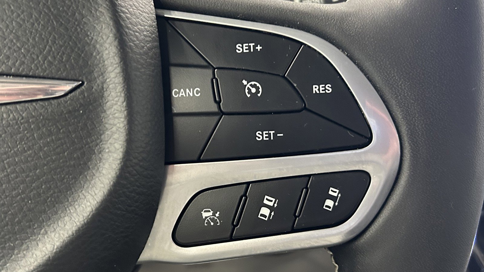 Used 2023 Chrysler Pacifica Touring-L image 24