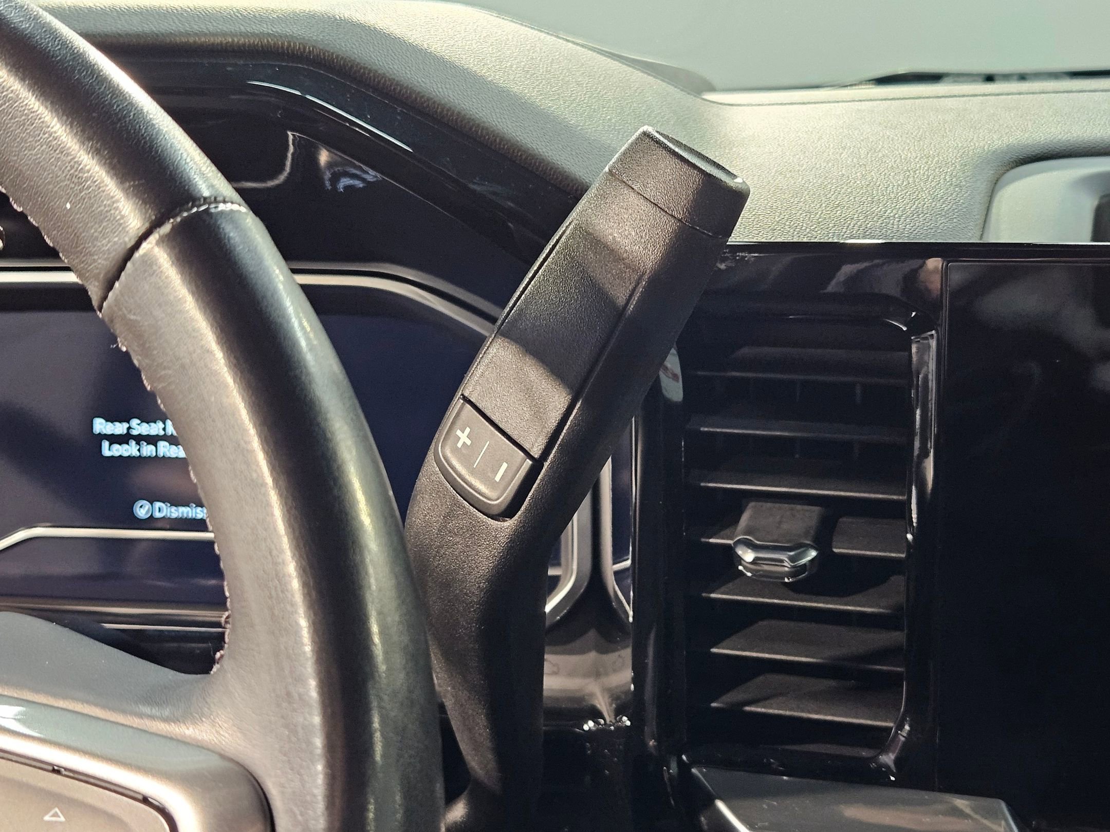 Used 2023 Chevrolet Silverado 1500 LT image 31