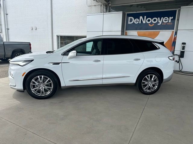 Used 2023 Buick Enclave Essence w/ Experience Buick Package AWD/4WD image 11