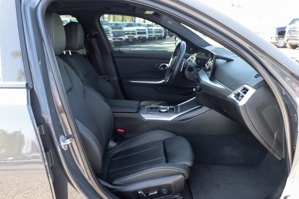 Used 2025 BMW M340i w/ Premium Package RWD image 32