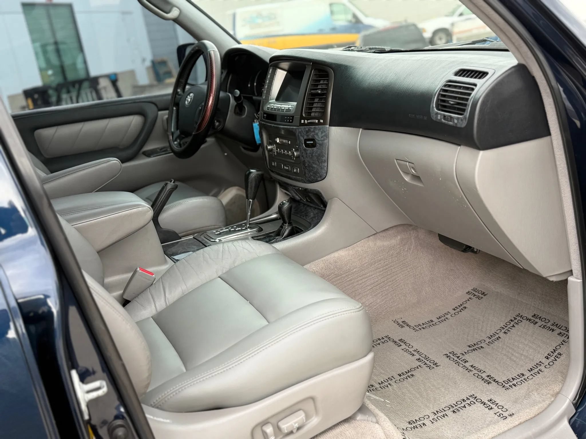 Used 2005 Toyota Land Cruiser w/ Convenience Pkg AWD/4WD image 31