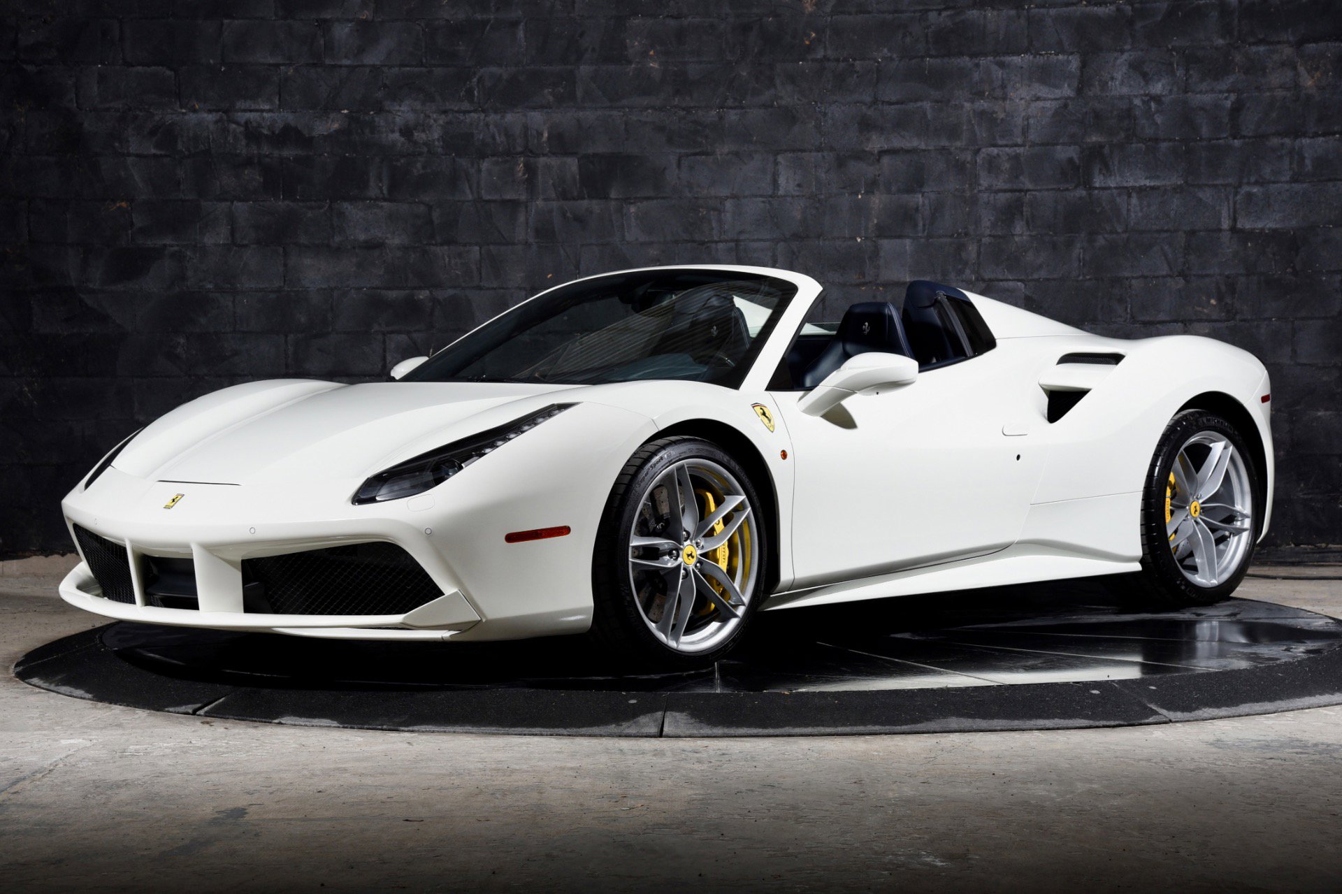 Used 2018 Ferrari 488 Spider image 10