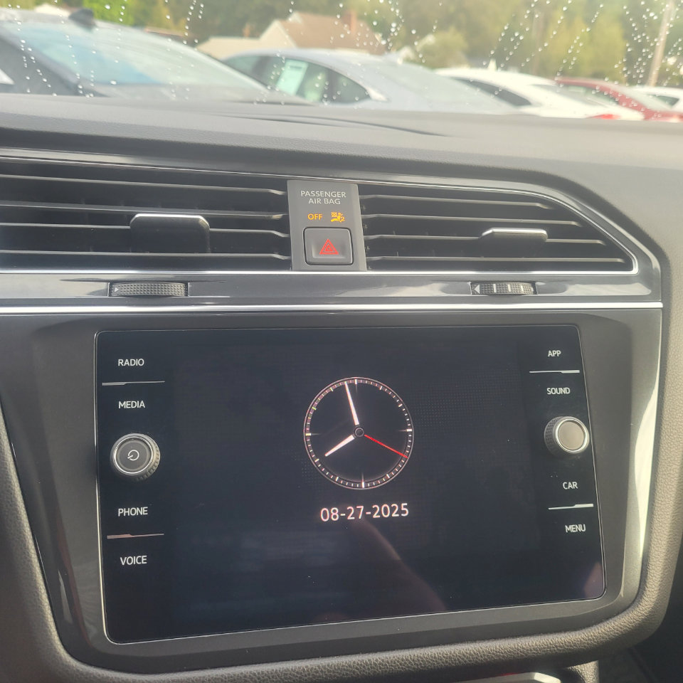 Used 2022 Volkswagen Tiguan SE image 20