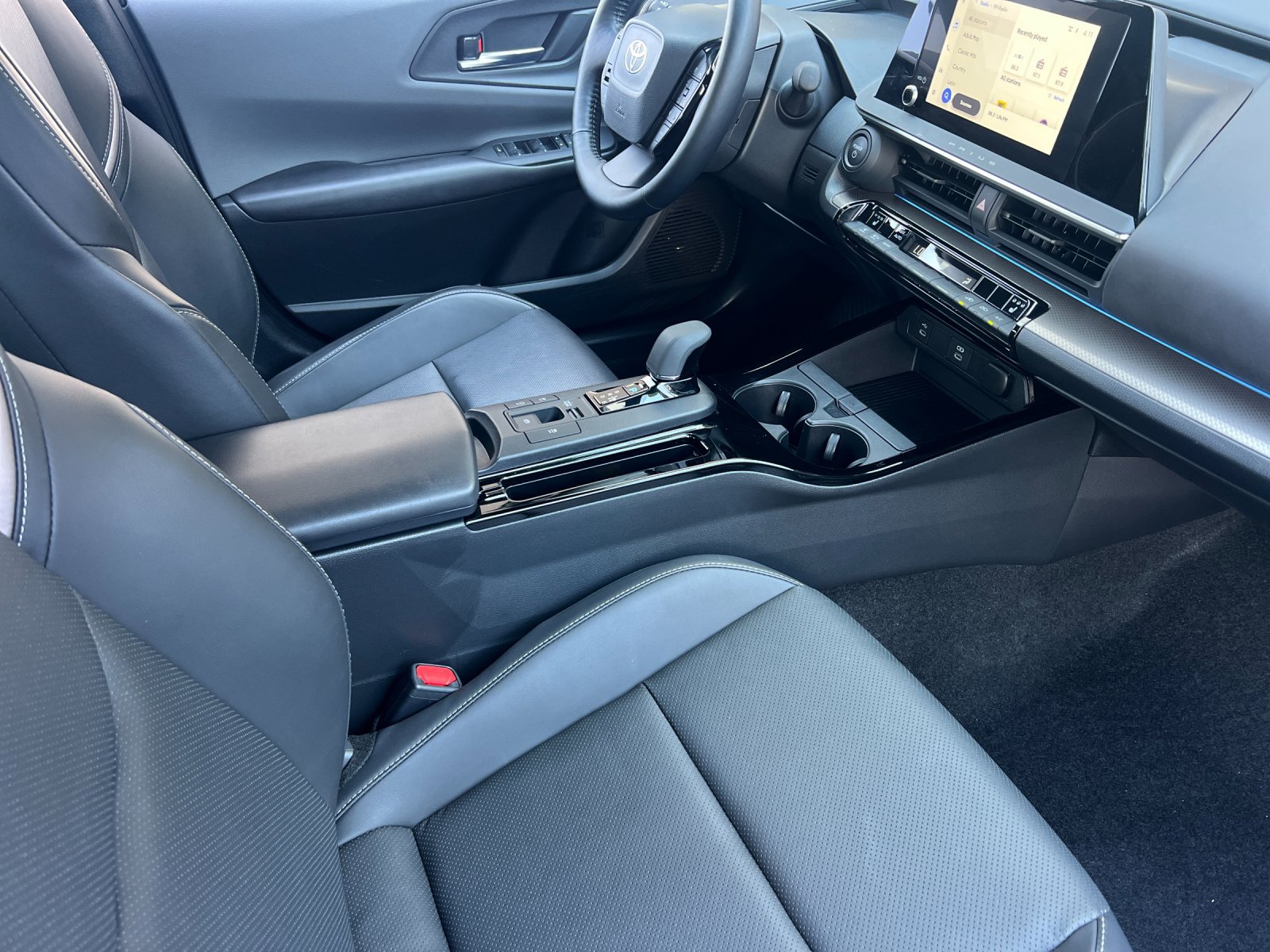 Used 2024 Toyota Prius XLE FWD image 15